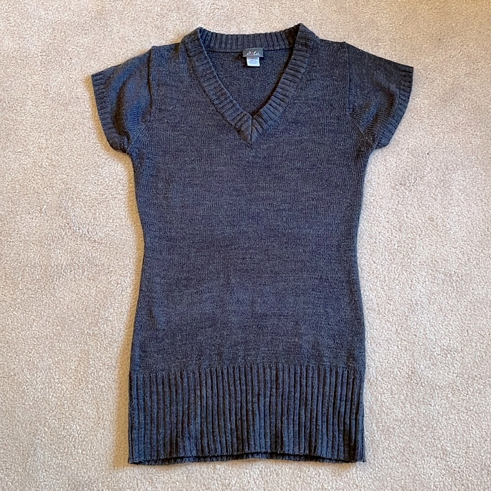 Dots Women’s Gray sweater mini dress, short sleeves, v-neck, size Large (Med)